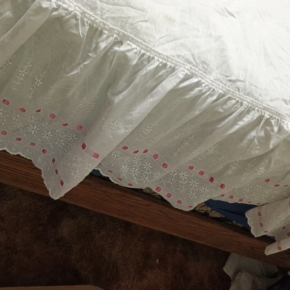 White Full Size Dust Ruffle Bed Skirt Eyelet Pattern & Pink Ribbon Accents - Picture 3 of 9